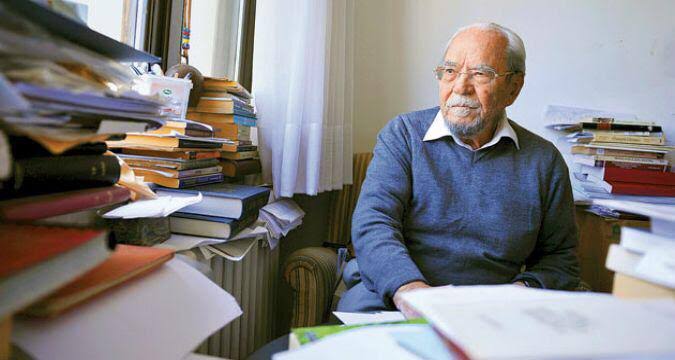 Ömrünü ilme adamış koca bir çınardı.
Tarih ilmini yalnızca yazmadı, inşa etti. 
 O gitti, ama kaleminin izi kaldı...

Şeyhü’l-Müverrihîn’e rahmet ve duayla...