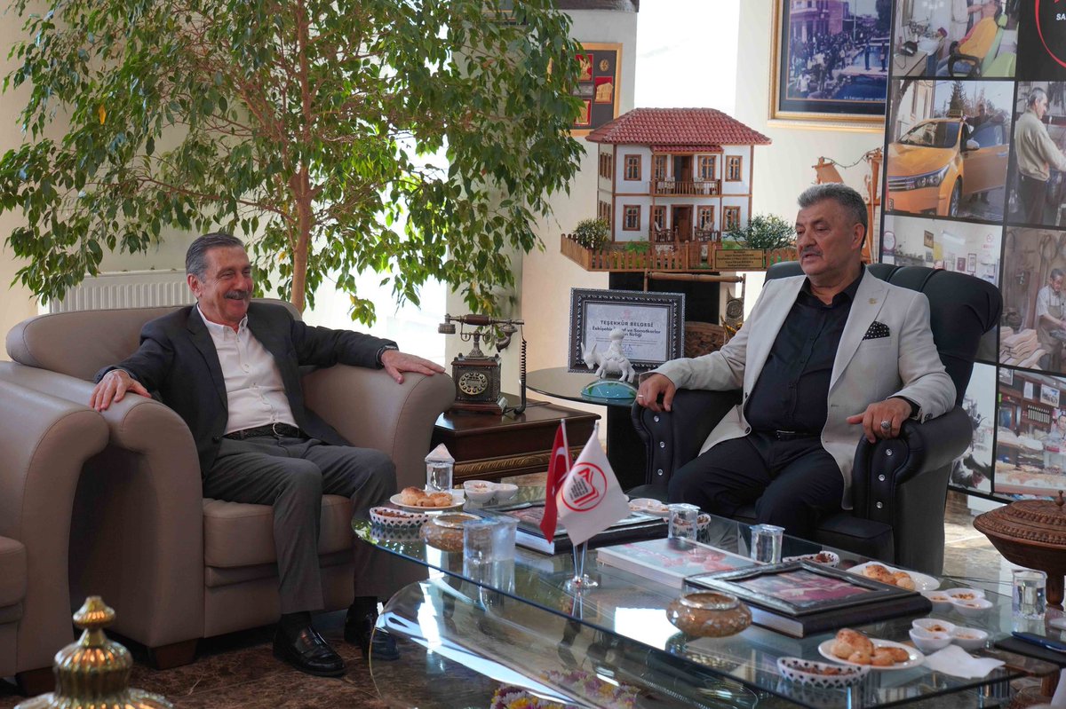 DtAhmetAtac's tweet image. Büyükşehir Belediye Başkanımız Ayşe Ünlüce ve Odunpazarı Belediye Başkanımız Kazım Kurt ile birlikte Eskişehir Esnaf ve Sanatkarlar Odaları Birliği Başkanı Ekrem Birsen ve yönetimini ziyaret ettik.
Eskişehir’in üretim gücünün en önemli aktörlerinden olan esnafımızın…