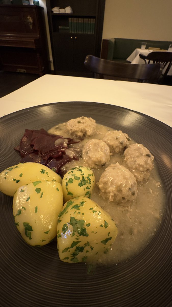 svenweizenegger's tweet image. Lecker. Richtiges Mittagessen.