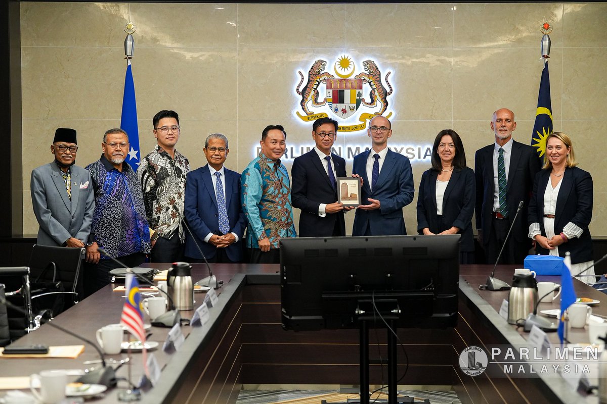 In Kuala Lumpur, I had an excellent and in-depth exchange with the members of Malaysia’s Parliamentary Committee on Foreign Affairs and International Trade, chaired by YB <a href="/WongChen_MY/">Wong Chen</a>

We discussed ways to deepen cooperation in trade, education, and tourism. 🇽🇰🇲🇾
