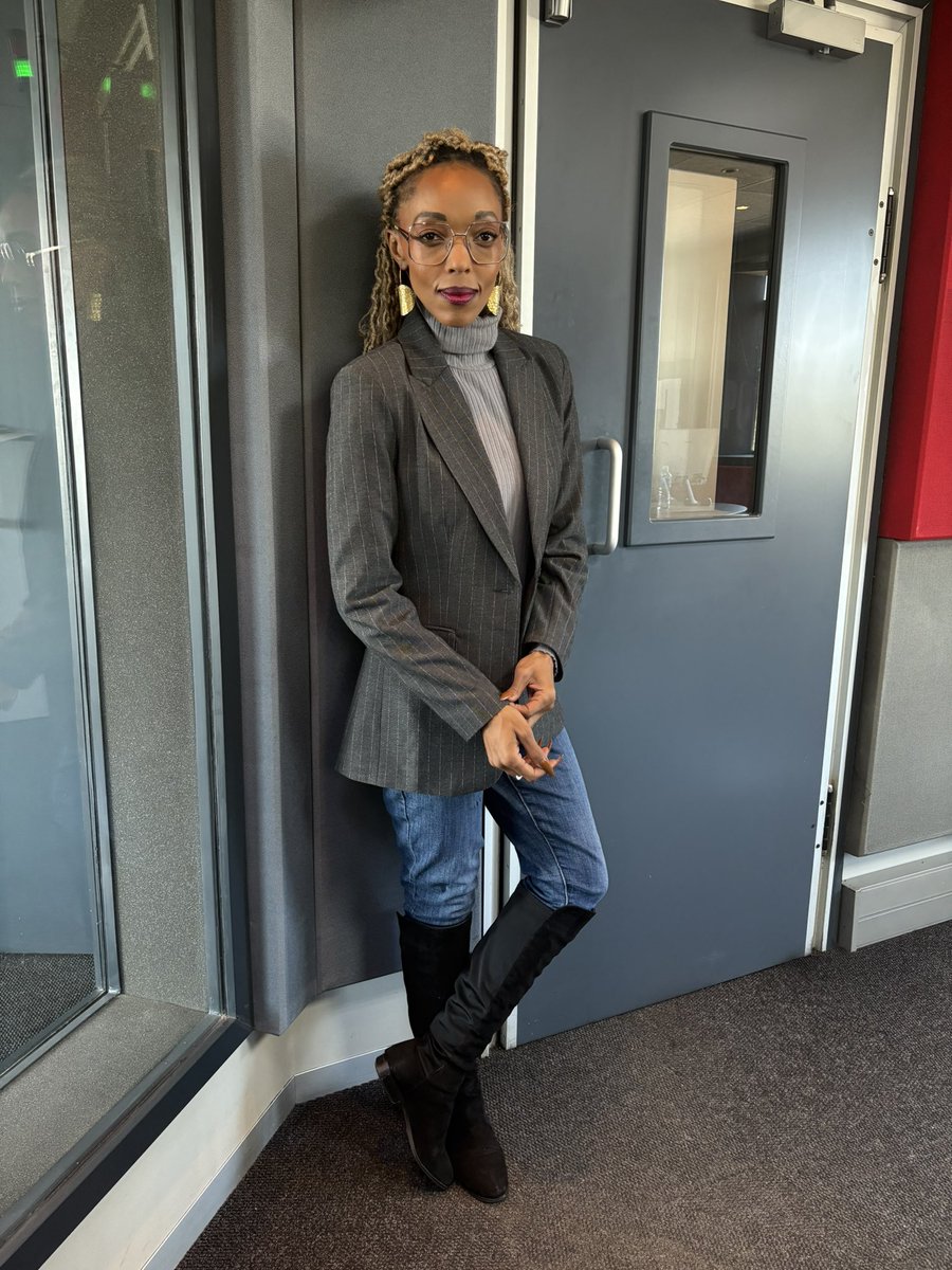 It's Lunch time…

Good afternoon and welcome to #POWERLunch with <a href="/PabiMoloi/">Pabi Moloi</a> _until 15:00.

Get in touch with us throughout the show.

☎️: 0861 987 000
📲: 083 303 7093 
📺: DSTV Channel