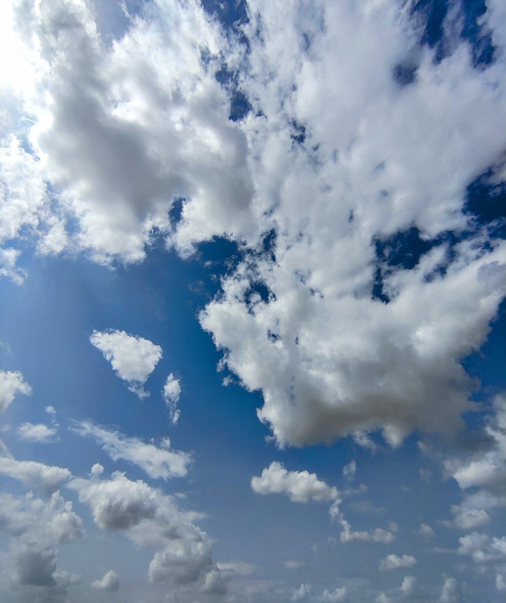 Tere_do_nainaaa's tweet image. Weather. 🌬️☁️🌞