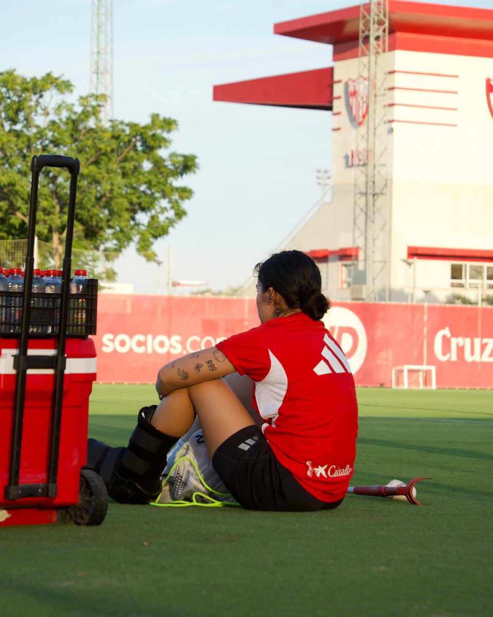 SevillaFC_Fem's tweet image. Ya mismo ayudando sobre el césped. 💪🏻⚽️🤍❤️
#SevillaFCFem #LigaFMoeve #WeareSevilla