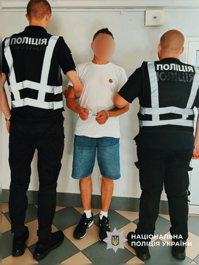 cripoinfo's tweet image. Українські поліцейські затримали поляка, який розшукувався Інтерполом за сексуальні злочини щодо неповнолітніх - cripo.com.ua/news/crime/ukr…