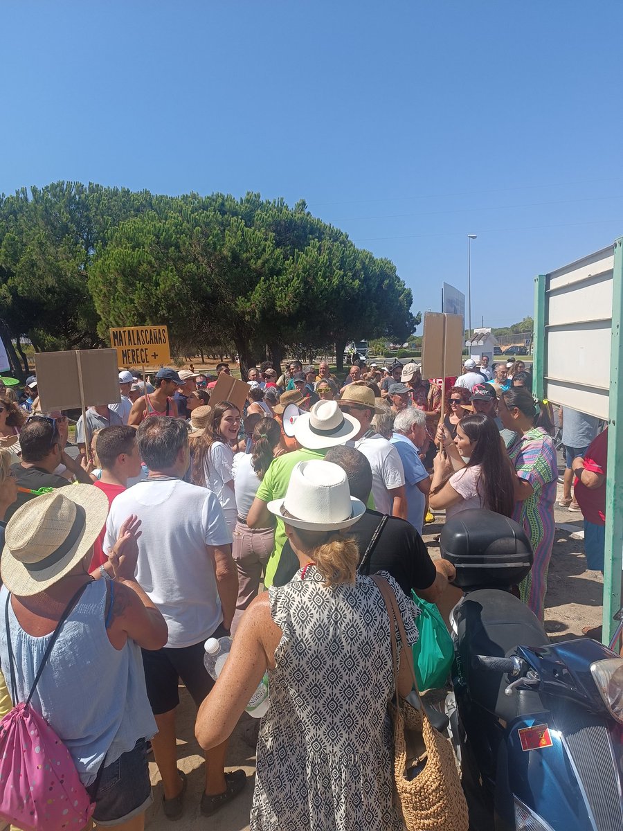 Manifestación en Matalascañas en contra del Ayuntamiento de Almonte ante el abandono de nuestra playa.
