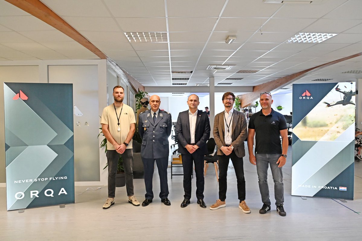 ivananusic12's tweet image. Danas sam posjetio tvrtku @OrqaFPV koja razvija i proizvodi FPV dronove u potpunosti 🇭🇷 proizvodnje.
Predstavljeni su mi planovi širenja i daljnjeg razvoja ove tvrtke – primjera hrvatske tehnološke izvrsnosti, čiji će borbeni dronovi, kojima opremamo Hrvatsku vojsku, biti…