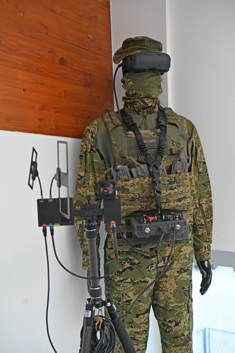 ivananusic12's tweet image. Danas sam posjetio tvrtku @OrqaFPV koja razvija i proizvodi FPV dronove u potpunosti 🇭🇷 proizvodnje.
Predstavljeni su mi planovi širenja i daljnjeg razvoja ove tvrtke – primjera hrvatske tehnološke izvrsnosti, čiji će borbeni dronovi, kojima opremamo Hrvatsku vojsku, biti…