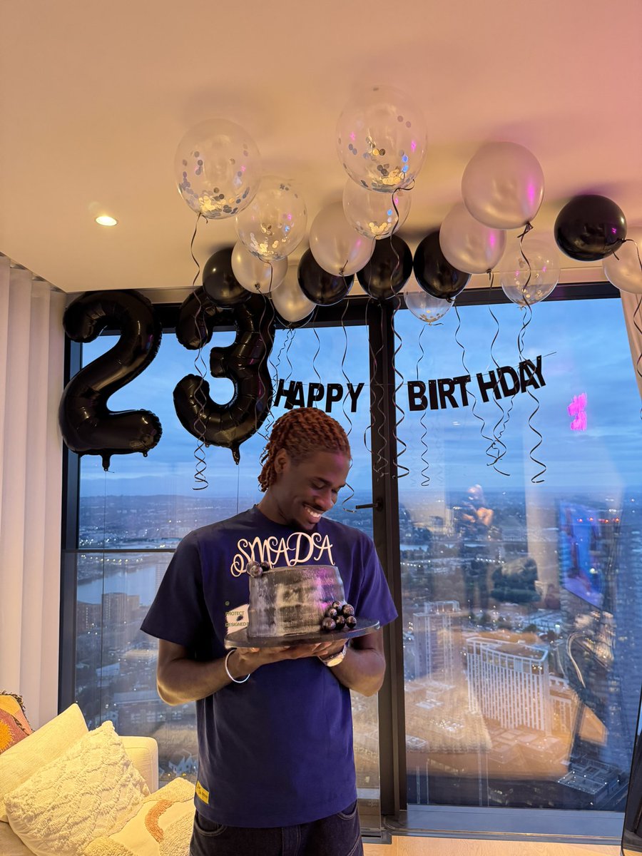 weareurbanpro's tweet image. GEN-Z PRESIDO IS VIBING IN FULL BIRTHDAY BLISS. 🎊
HAPPY BIRTHDAY, @SuperSmada 🥳❤️