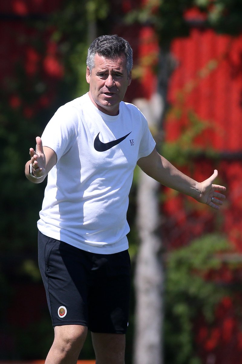 kirmizikara's tweet image. 🔴⚫️ Sabah antrenmanı. ⚡️
#CumhuriyetinParlayanYıldızı • #KırmızıKaraGeliyor
🔗bit.ly/4obzkvC