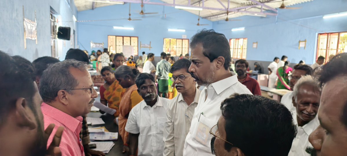 (25/07/2025)இன்று திண்டுக்கல் மாவட்டம் பழனி சட்டமன்றத் தொகுதி பழனி ஊராட்சி ஒன்றியம் ஆண்டிபட்டியில் நடைபெற்ற #உங்களுடன்_ஸ்டாலின் முகாமை பார்வையிட்டு மனுதாரர்களுடன் கலந்துரையாடி போது.
<a href="/mkstalin/">M.K.Stalin</a> 
<a href="/Udhaystalin/">Udhay</a> 
<a href="/IPeriyasamy_/">I.Periyasamy</a> 
<a href="/r_sakkarapani/">R.SAKKARAPANI</a>