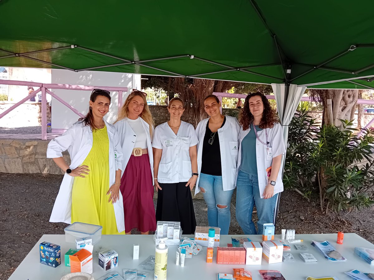 JuntaGranada's tweet image. Enfermeras del centro de salud de Almuñécar explican a pie de playa cómo prevenir y tratar las picaduras más habituales en verano

➡️La campaña de información es una iniciativa organizada conjuntamente con el ayuntamiento sexitano en las playas de El Pozuelo y La Herradura