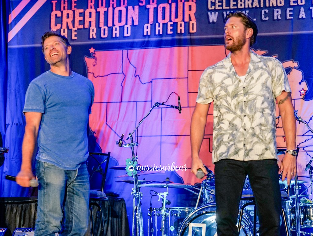 aussiesarbear's tweet image. Decided not to let negativity take up any space here, so I am just going to keep posting photos of these guys and the other cast that I managed to photograph 😊
After the jump 💙💚 no clue what the heck Misha was doing, but that seems to be a theme with him 😂
#SPNNovi