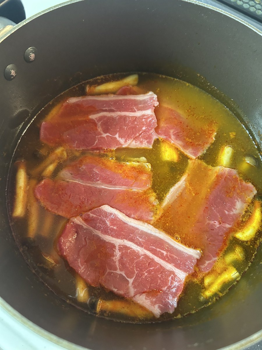 micha_micha7's tweet image. アサリチゲスープの香りでキノコの香りがしない😱💦笑
もう焼肉用のカルビを投入します🐃💕
