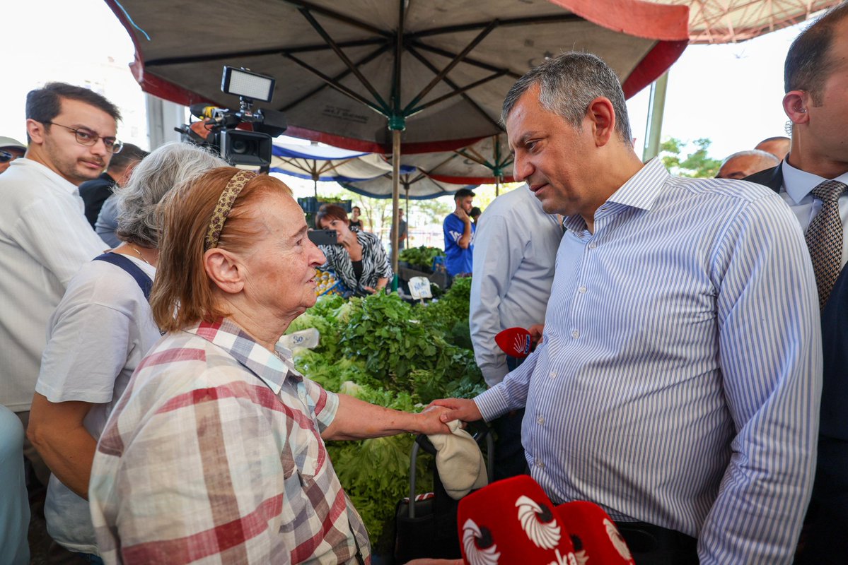 ilkadim_chp's tweet image. Halkın içinden bir lider,
halkın içinde bir lider,
halk için koşan bir lider... ♥️
