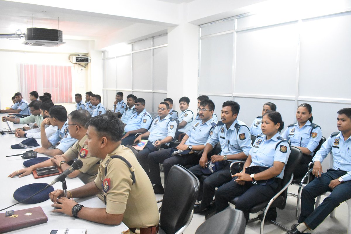 কামৰূপ মহানগৰ জিলা আয়ুক্ত কাৰ্যালয়ৰ সভাকক্ষত আজি জিলা পথ সুৰক্ষা সমিতিৰ eDAR/iDAR প'ৰ্টেল সন্দৰ্ভত এটা প্ৰশিক্ষণ কাৰ্যসূচী অনুষ্ঠিত হয়। প্ৰশিক্ষণত জিলা উন্নয়ন আয়ুক্ত পাৰিজাত ভূঁঞাৰ লগতে পথ সুৰক্ষা সমিতিৰ লগত জড়িত সংশ্লিষ্ট বিভাগসমূহৰ বিষয়া-কৰ্মচাৰীসকল উপস্হিত থাকে।