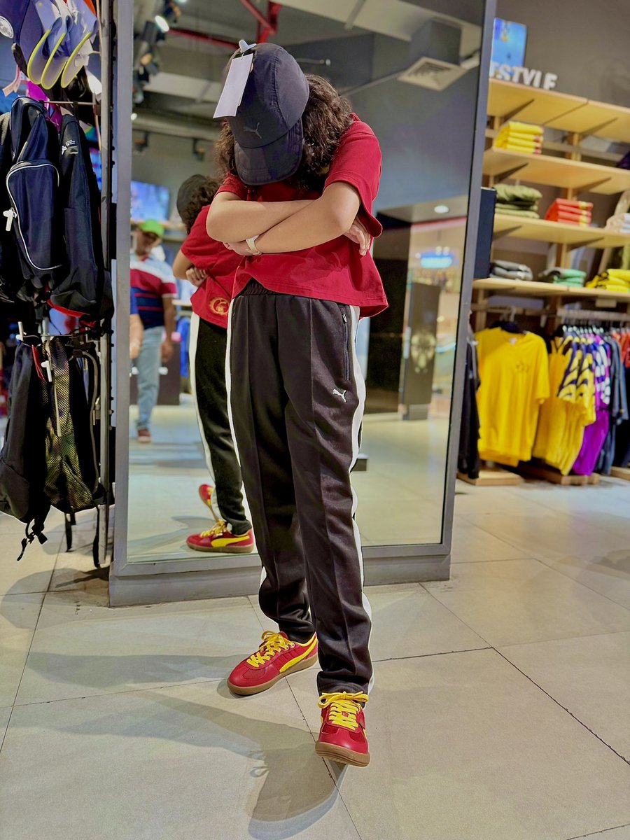 RockEnnRolla's tweet image. Fun time out with Dottie 👧
Pic 1: She’s picking the poses
Pic 2: Bought some sports memorabilia and jersies
Pic 3: And that’s my mocktail “Evolution”
Pic 4: 0130-200 AM 3km run