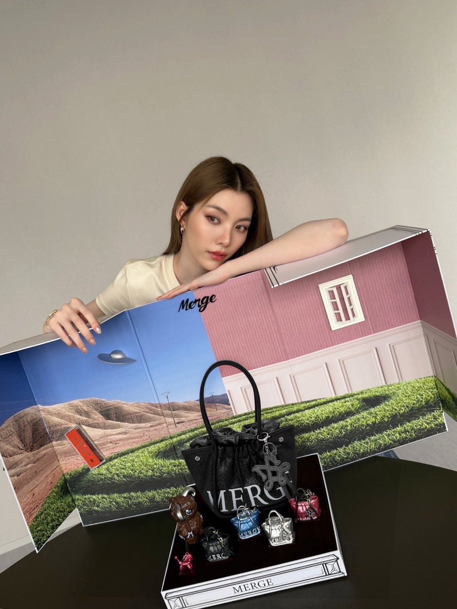 LingOrmTagTrend's tweet image. ✨👜✨👜✨
🤍 @ Merge.official_

#TheEditBox #MergeYourWhen 
#MergeFriends #MergeADayBag