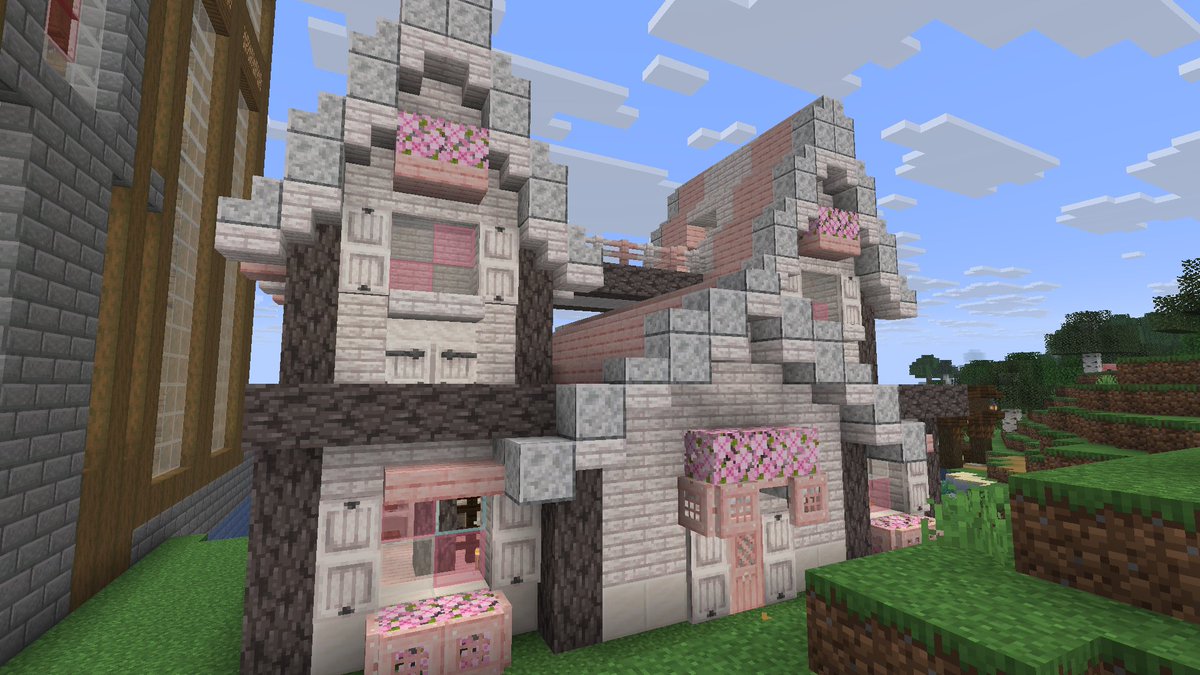 neounimc's tweet image. こんばんは!最近マイクラ建築をしていなかったので久々に一軒建ててみました!
ペールオークのおかげで白系の建築が楽しいですね!サクラと合わせるのが個人的お気に入りですね。今回はほぼ正面からの外装のみですが、完成したら全体像もお見せしたいです!
薬草
#minecraft #マイクラ #ねおゆに