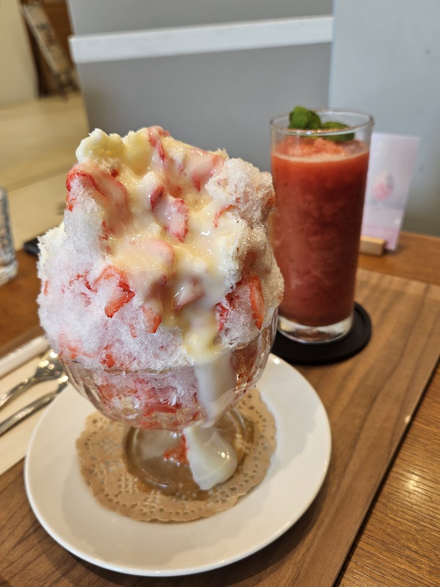 PAPUA46494649's tweet image. usage
苺氷(いちごおり)🍓🍧
スイカミントラッシー
このくそ暑いのに今日1万歩、歩きました。
#かき氷好きな人と繋がりたい
#スイーツ好きな人と繋がりたい