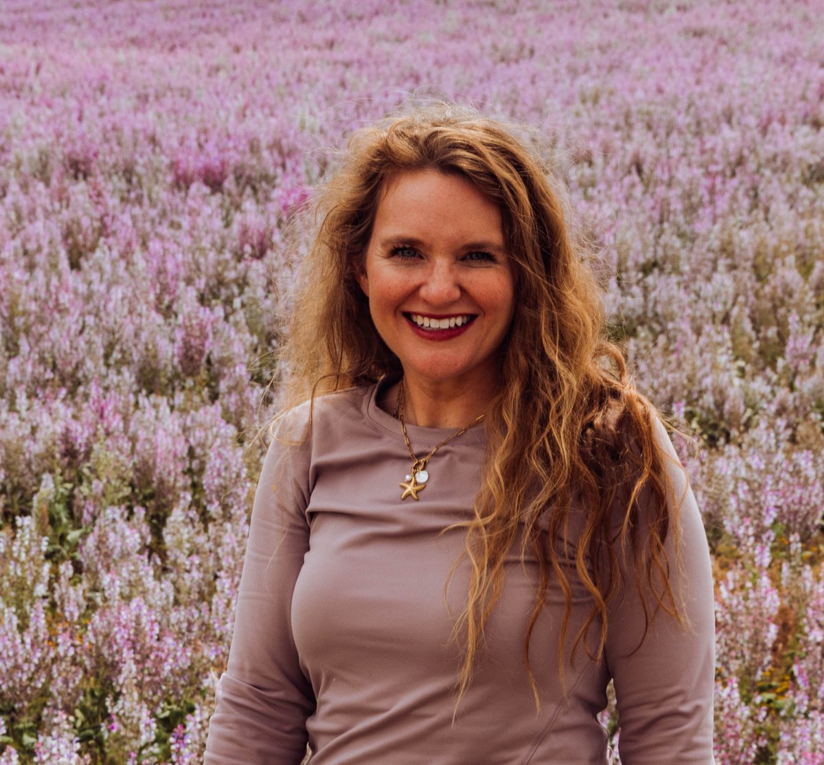 BookBrunch's tweet image. .@HarperNorthUK has signed the 'enchanting' Mistletoe and Magic by travel content creator Helene Sula
bookbrunch.co.uk/page/article-d… (£)