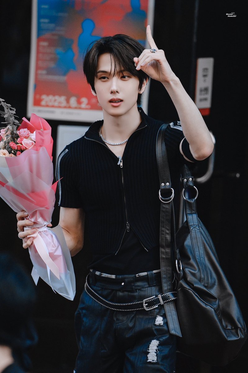 bye_js0205's tweet image. 1위 아티 축하해 #지성 #JISUNG