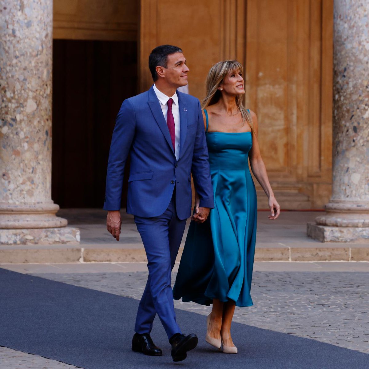AntnMartnLpez1's tweet image. Han aguantado en silencio y con mucha dignidad Esperando ver pasar a los calumniadores uno por uno y sobre todo al marido de la VILLAREJO
Begoña Gómez sácales TODO el dinero que han ganado y pegate unas vacaciones en las Bahamas y dientes dientes que les van a joder mucho