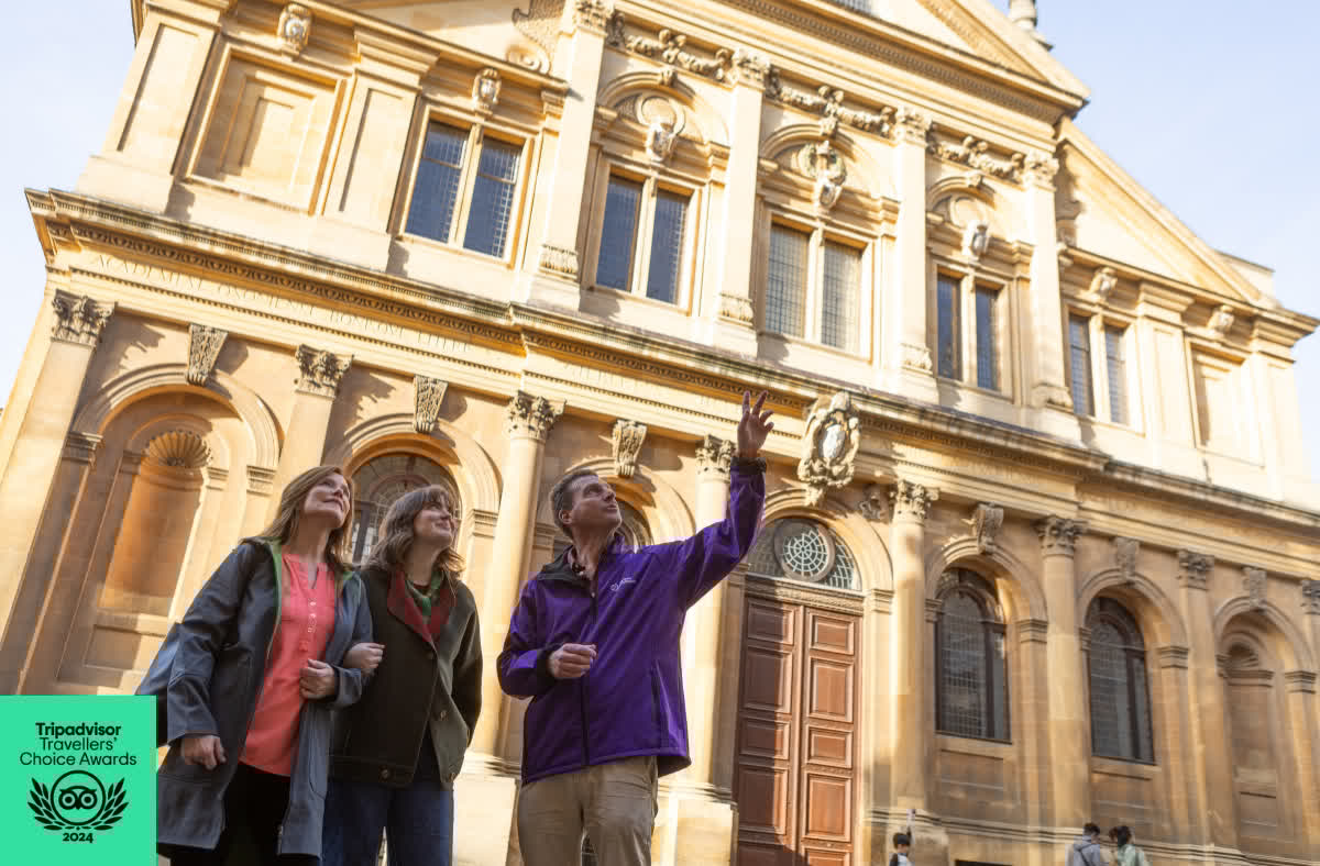 OfficialToursOX's tweet image. Our #Oxford University &amp;amp; City Tour is now also running at 3pm everyday! 👏 Join us this weekend to explore the beautiful City of Dreaming Spires on foot. ✨

📅 Daily
⏰ 10:30am, 11:30am, 1pm, 2pm, 3pm
🎟 Book now ➡ bit.ly/3Ba3czg

#OfficialToursOx #ExperienceOx