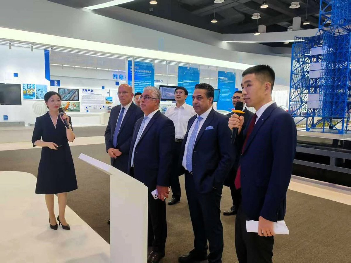 في ختام جولته الترويجية بالصين.. 
رئيس "اقتصادية قناة السويس" يزور منطقة "تيانجين" الاقتصادية ويتفقد ميناء "تيانجين" لبحث فرص التعاون

وليد جمال الدين: توسعات تيدا تعكس نجاح الشراكة الصينية مع الهيئة.. ومضاعفة الشركات المستثمرة هدف مشترك للفترة المقبلة

اختتم السيد/ وليد جمال