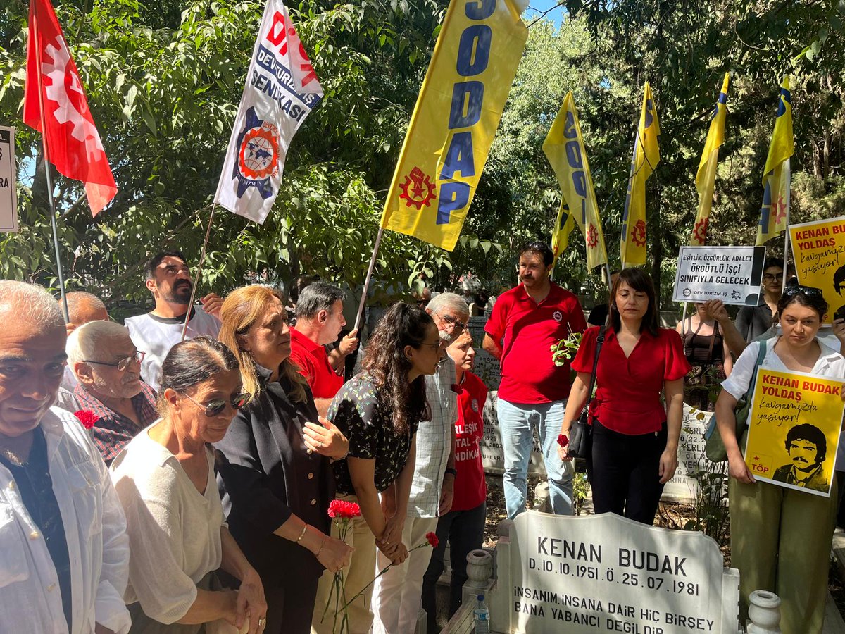 devturizmis's tweet image. DİSK Deri-İş sendikası Genel Başkanı Kenan Budak&apos;ı aramızdan ayrılışının 44&apos;üncü yılında mezarı başında andık.

Kenan Budak ekmek ve alınteri mücadelemizde yol gösterici olarak yaşamaya devam ediyor!