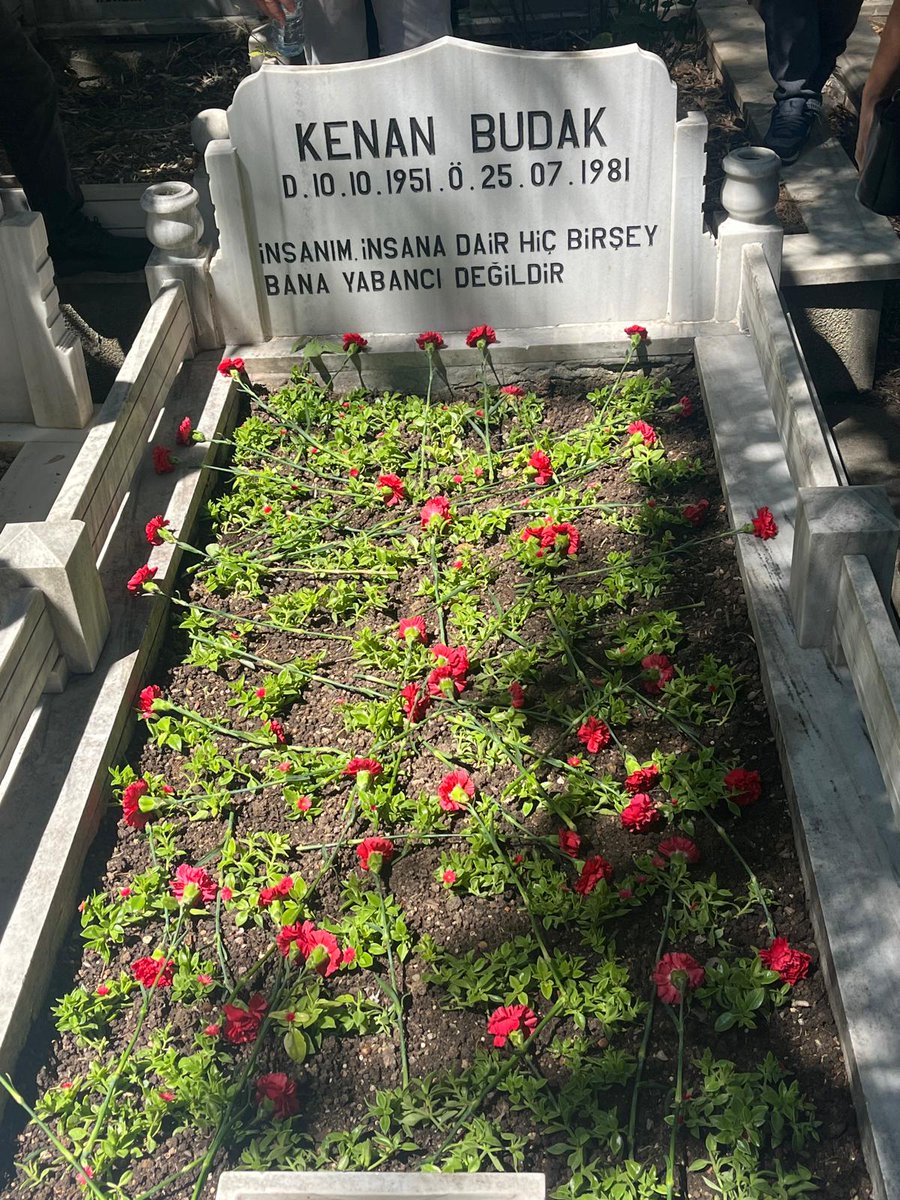 devturizmis's tweet image. DİSK Deri-İş sendikası Genel Başkanı Kenan Budak&apos;ı aramızdan ayrılışının 44&apos;üncü yılında mezarı başında andık.

Kenan Budak ekmek ve alınteri mücadelemizde yol gösterici olarak yaşamaya devam ediyor!