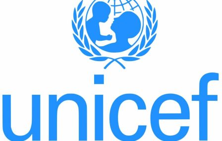 TheNancyRoc's tweet image. 🎒 L’UNICEF déplore la fermeture de 1 600 écoles en Haïti, soit +2/3 depuis janvier. Sans accès à l’éducation, les enfants sont plus vulnérables à l’exploitation et au recrutement par des groupes armés. Plus de 16 000 ont reçu un appui éducatif alternatif.
@Almomentonet #NRoc