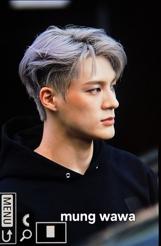 jenobubz's tweet image. "if i look like jeno hyung, wow, the world would be mine" so real jisung