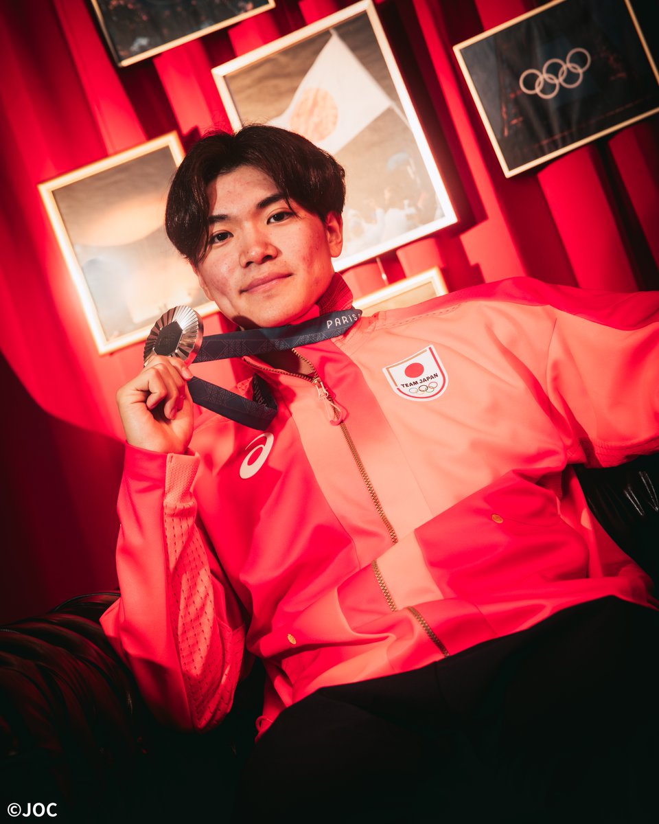TeamJapan's tweet image. ◤PLAY BACK #パリ2024 🇫🇷◢
1年前の今日🎞️
競泳 男子400m 個人メドレーで
松下知之 選手が銀メダルを獲得🥈
競泳唯一のメダルに輝いた松下選手のポートレートをお届けします📷
#TEAMJAPAN #がんばれニッポン