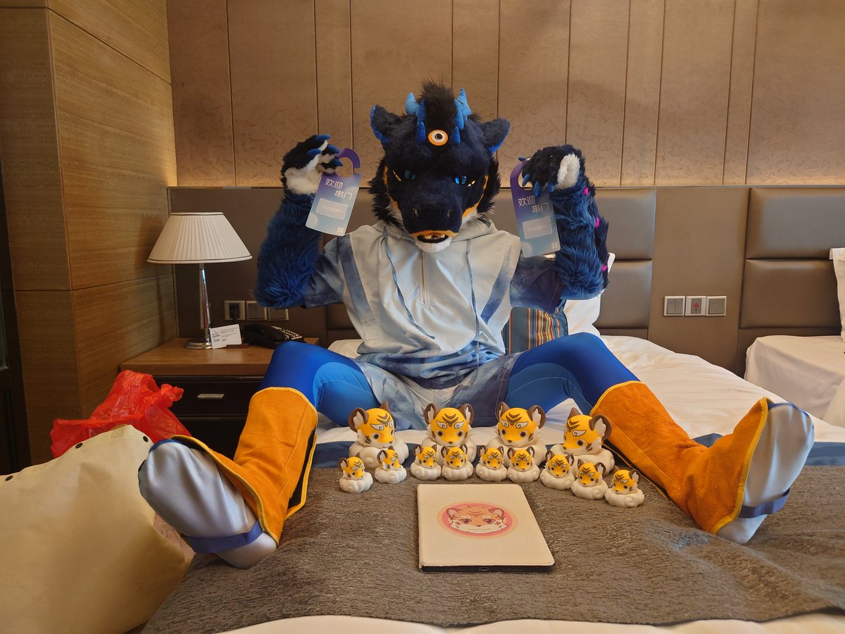 #FursuitsFriday
我的 我的 都不是我的