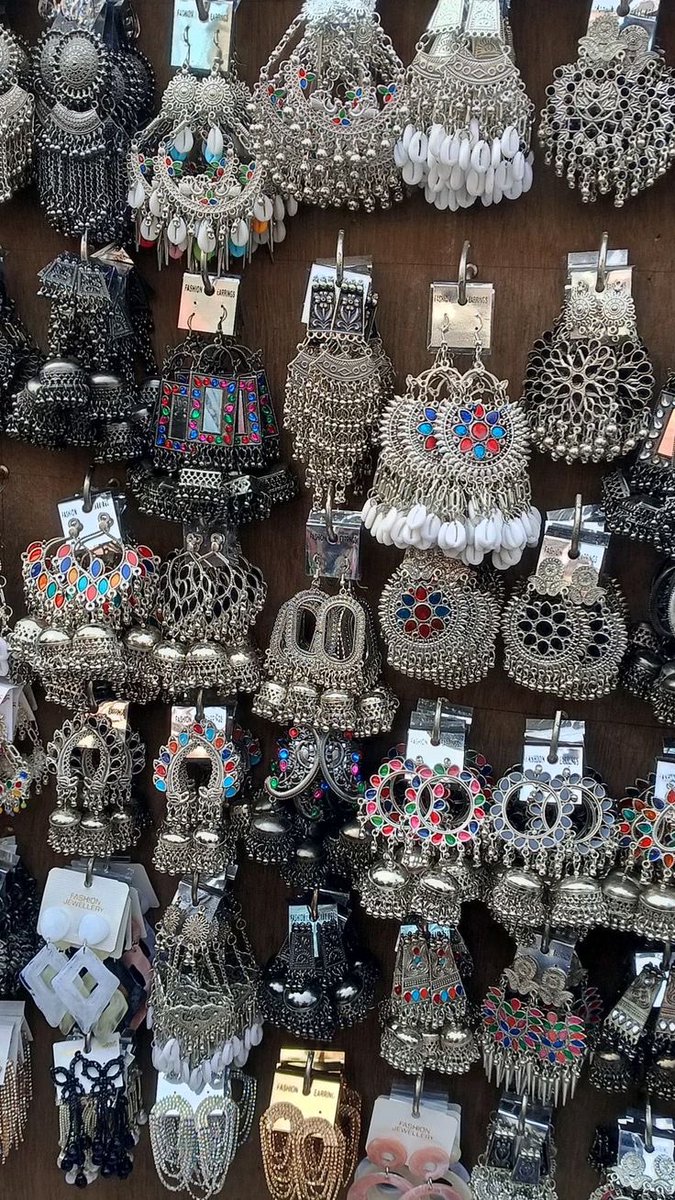 Do girls like the earrings most ?