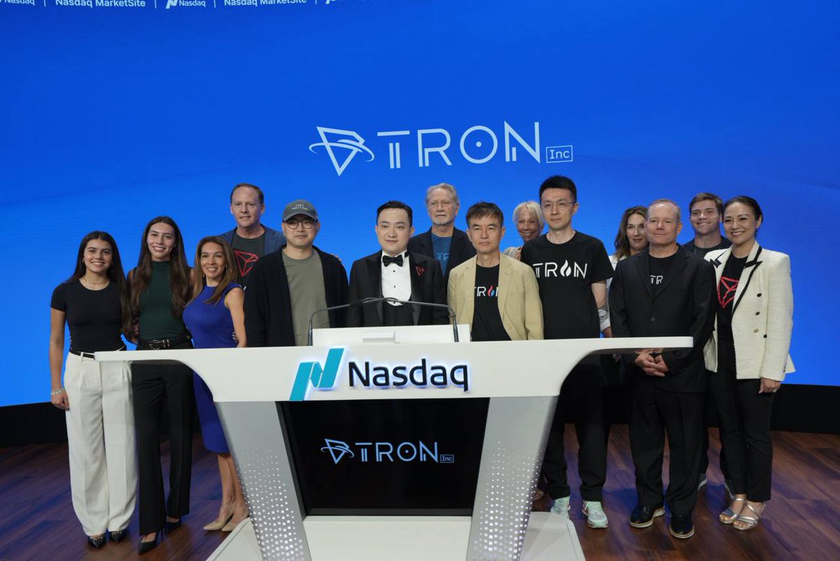 ZenzenTom's tweet image. Some Excerpts from the just concluded Nasdaq Opening bell ceremony at the Times marketsite, where @justinsuntron founder of TRON and now Global Advisor to Tron Inc, rang the Opening Bell to mark TRON Inc’s debut as a newly rebranded company following its reverse merger with SRM…