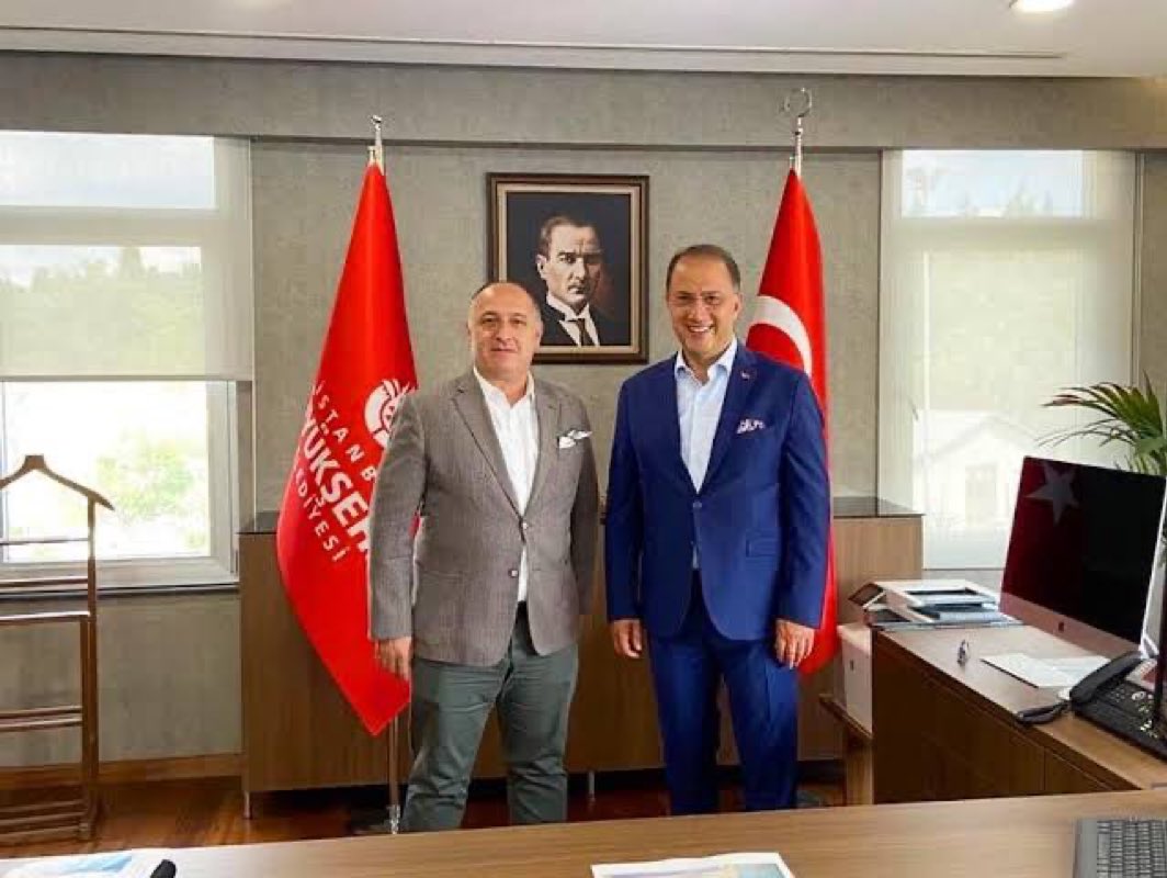 Tutuklu İBB Yöneticisi Yavuz Saltık: (Murat Çalık Hk.) 

“Başkanım, canım, kardeşim.

Birlikte çalıştık, birlikte yürüdük; aynı masaya emek, aynı sofraya yürek koyduk. Sen; duruşunla sarsılmaz bir dağ, aklınla karanlıkta yön gösteren bir yıldızsın. Ben bugün hala senin