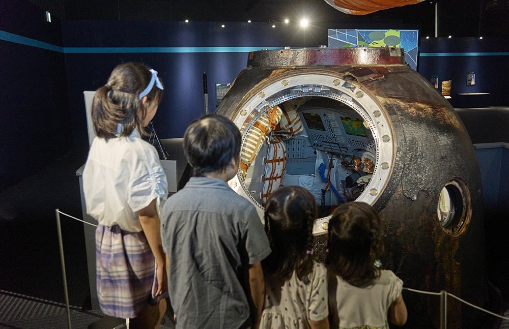 deep_space_2025's tweet image. 深宇宙展、13日目が終了しました。
本日もご来場いただき、本当にありがとうございました🌌
「深宇宙展は行ったほうがいいよ」「おすすめだよ」
そんな言葉をいただけて、とても嬉しく思っています。
お一人おひとりに、宇宙の感動をお届けできていたら幸いです。
明日も10:00から開場いたします。…