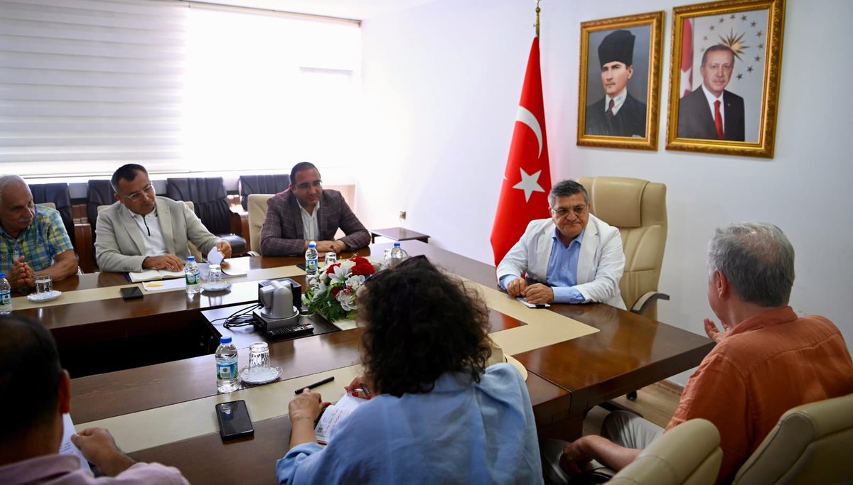 kulturturizm57's tweet photo. 📍Sinop Valiliği

Sayın Valimiz Dr. Mustafa Özarslan’ın başkanlığında; 

Sinop’umuzun önemli tarihi miraslarından biri olan #Lonca Kapısı’nın restorasyonu, güçlendirilmesi, fonksiyonlandırılması ve projelendirme süreçlerine yönelik değerlendirme toplantısı gerçekleştirildi.

Toplantıya,

İl Kültür ve Turizm Müdürümüz Fatih Güzel, Sinop Alan Yönetimi Başkanı Mimar Hülya Andaç, SOAS, Londra Üniversitesi İslam Sanat Tarihi ve Arkeoloji Profesörü Scott Redford, Kuzey Anadolu Kalkınma Ajansı (KUZKA) Sinop Yatırım Destek Ofisi Koordinatörü Halil İbrahim Kırlı, Müze Müdürü Mehmet Çöndür, Alan Yönetimi Danışma Kurulu Üyesi Cemalettin Kaya katıldı. 

Toplantıda;  

Lonca Kapısı başta olmak üzere, ilimizdeki Selçuklu dönemi kitabelerinin korunması, gün yüzüne çıkarılması ve bu kültürel mirasın gelecek kuşaklara aktarılması konuları ele alındı.

#SinopTarihi
#KültürelMiras
#LoncaKapısı
#selçuklukitabeleri 

@kvmgm
