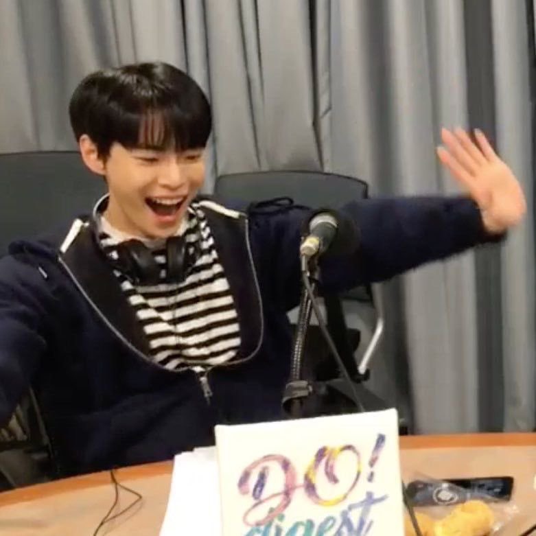 do0wonhe's tweet image. 최애 둘 하이파이브 시키기

꺄앙 대영앙
                                          네에ㅔㅇ 도영이형