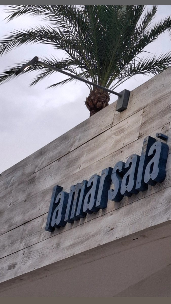 TITIRISUENOS's tweet photo. Nuestro último espectáculo se llama bailando en la mar sala.
Ojo que el título llegó antes que este restaurante
#lamarsalá https://t.co/s9VHEuyvxx