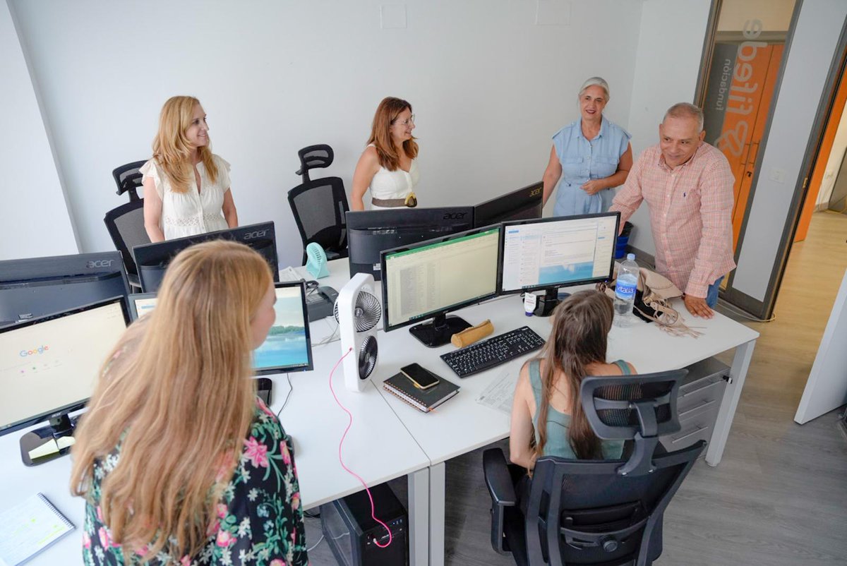 📈👩🏻‍🦱 #EMPLEO  𝗙𝗼𝗺𝗲𝗻𝘁𝗼 𝗱𝗲𝗹 𝗲𝗺𝗽𝗹𝗲𝗼 𝗳𝗲𝗺𝗲𝗻𝗶𝗻𝗼 𝗮 𝘁𝗿𝗮𝘃𝗲́𝘀 𝗱𝗲𝗹 𝗽𝗿𝗼𝘆𝗲𝗰𝘁𝗼 𝗜𝗦𝗢𝗦.

👨‍👩‍👦‍👦 Prioriza la incorporación de 𝗺𝘂𝗷𝗲𝗿𝗲𝘀 𝗱𝗲𝘀𝗲𝗺𝗽𝗹𝗲𝗮𝗱𝗮𝘀 y promueve la conciliación familiar.

✅ Esta iniciativa de <a href="/fifedetfe/">Fifede</a> facilita la