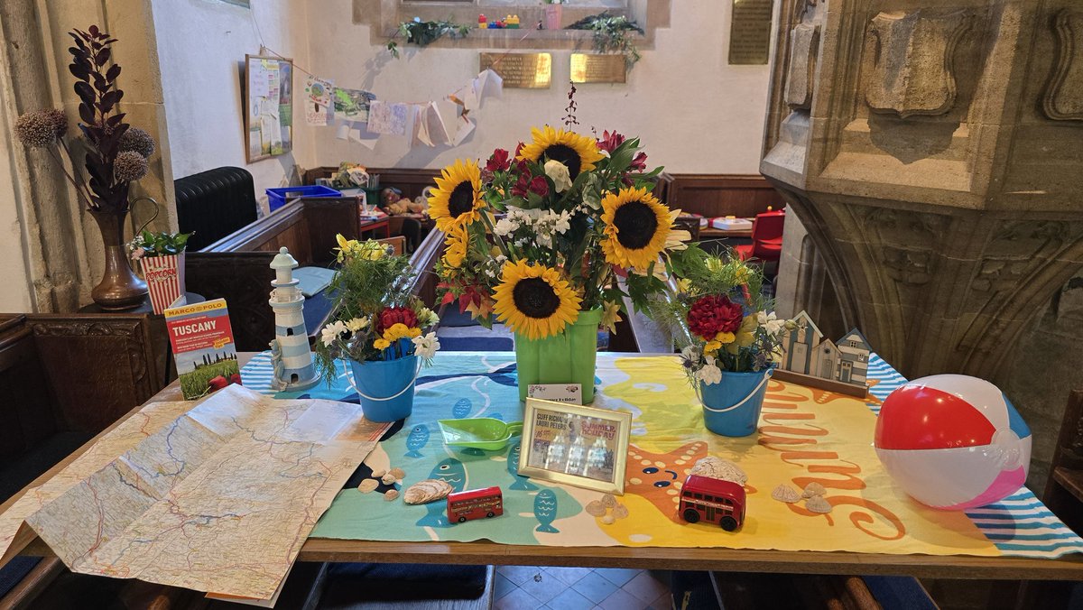 Dunster_Info's tweet image. 🎬🌸 Dunster Flower Festival This Weekend! 🌸🎬
Join us today and Saturday and Sunday from 10am to 4pm for the Dunster Flower Festival, where this year's theme is “Films”! 🎞️
A perfect summer outing in the heart of the village! 💐🍰
#Dunster #DunsterVillage