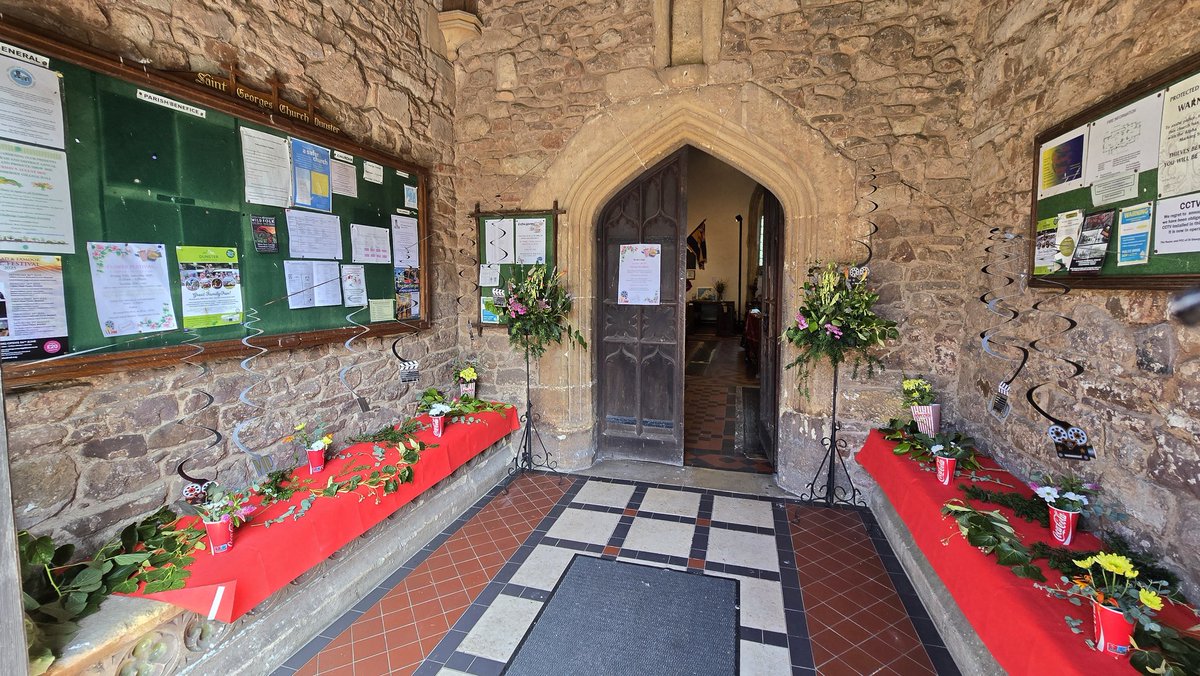 Dunster_Info's tweet image. 🎬🌸 Dunster Flower Festival This Weekend! 🌸🎬
Join us today and Saturday and Sunday from 10am to 4pm for the Dunster Flower Festival, where this year's theme is “Films”! 🎞️
A perfect summer outing in the heart of the village! 💐🍰
#Dunster #DunsterVillage