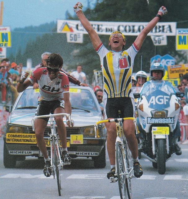 josean0728's tweet image. Fignon imponiéndose Anselmo Fuerte en la meta de #LaPlagne (1987) 
 #TDF2025