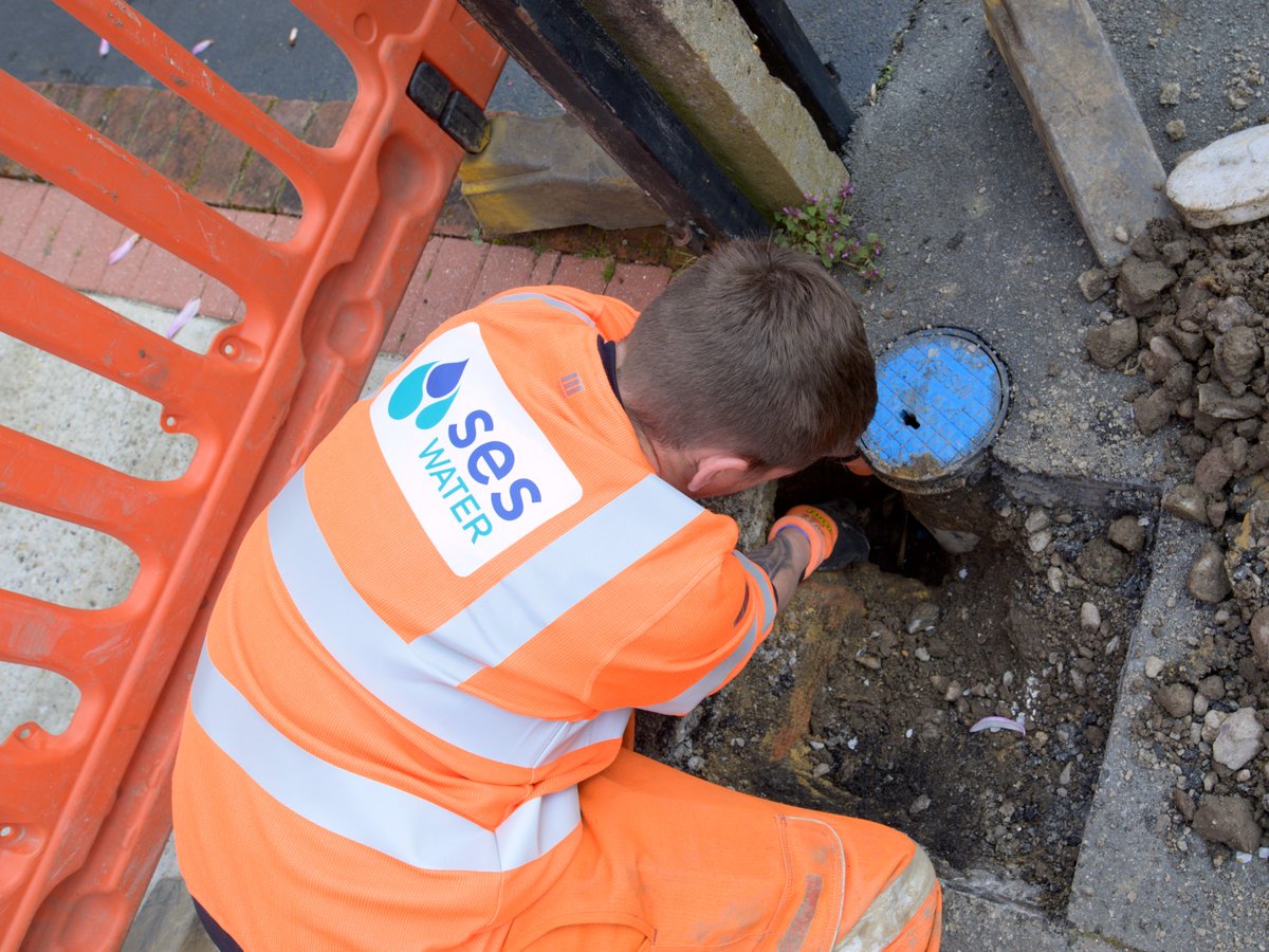 SESWater's tweet image. Spotted a leak in your area? 💧 Reporting them quickly helps us save water and fix issues faster. Report a leak easily online - seswater.co.uk/your-water/not…