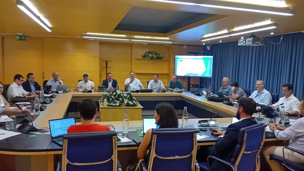 JuntaGranada's tweet image. El delegado de @EconoHaciendAND , @GumerFernandez2 junto al secretario provincial de la delegación, Eduardo García, asisten a la reunión de Coordinación entre la Dirección General de Patrimonio y las Secretarías Generales Provinciales, abordando temas de la gestión de patrimonio