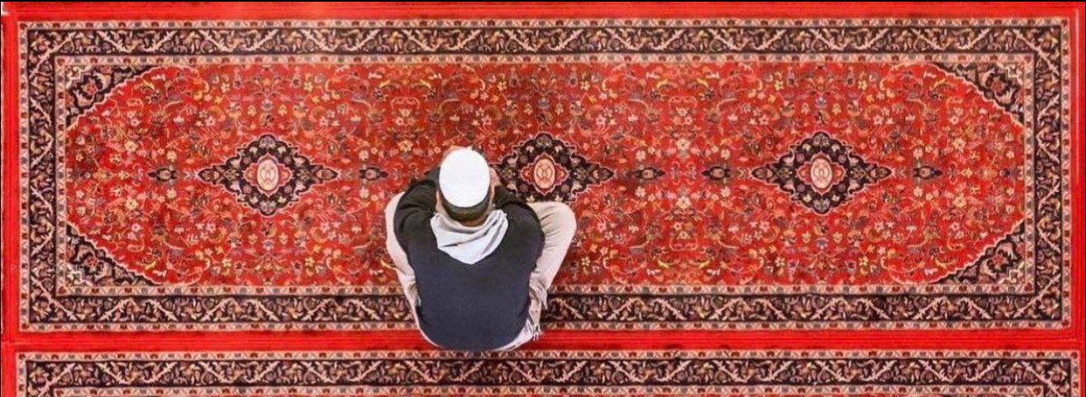 اللهُمّ إني أعوذ بك من زوال نعمتك، وتحول عافيتك، وفجاءة نقمتك، وجميع سخطك، اللهُمّ إني أسألك النعيم المقيم الذي لا يحول ولا يزول، اللهُمّ إني أسألك عيشاً قاراً، ورزقاً داراً، وإبناً باراً وعملاً صالحاً متقبلاً، اللهُمّ إني أسألك تمام النعمة وكمال الفضل والمنه."