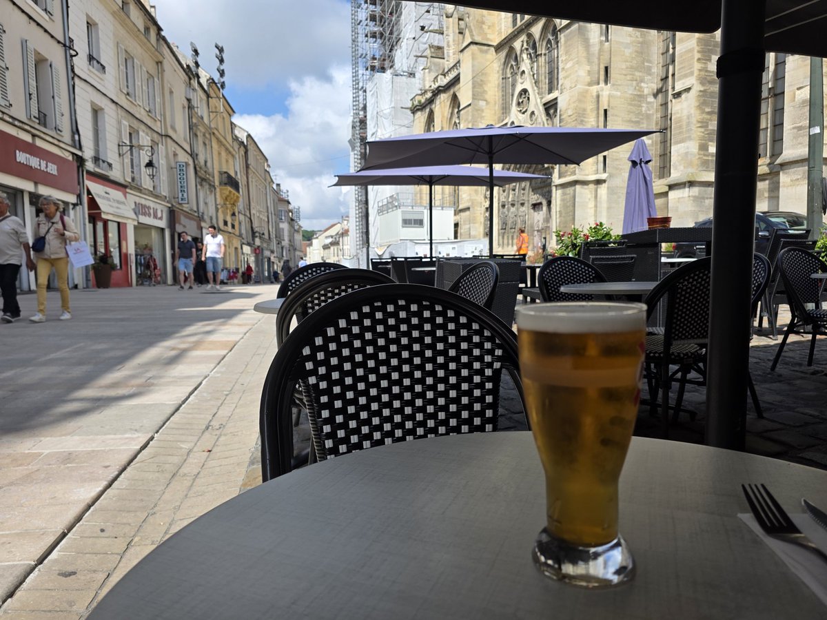 I__J__W's tweet image. Lunch time view, must get that drink out of the way🤔😀