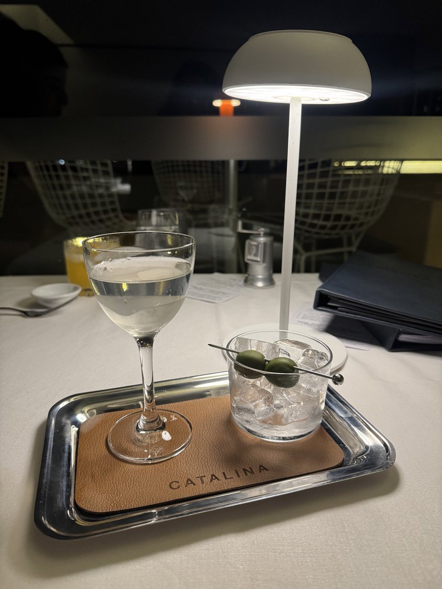 recipromancer's tweet image. gm onchain gamers and game builders. @ohayo_dojo, @Starknet, and you degenerate back shooters in @Pistols_gg.

Having this Martini as a toast to you. 

Onwards.